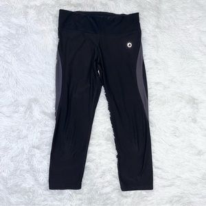 ALICIS Black Gray Striped Cropped Leggings Small